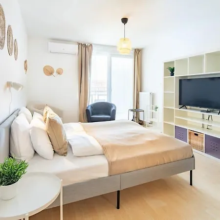 Balcony - Comfy - Easy Parking