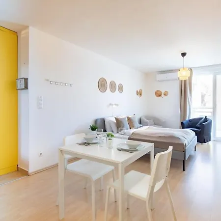 Balcony - Comfy - Easy Parking