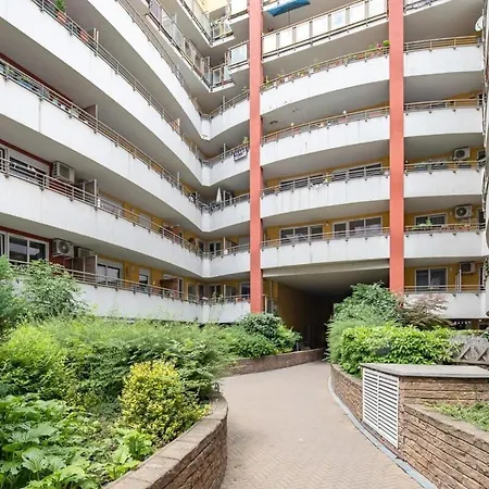 Balcony - Comfy - Easy Parking *